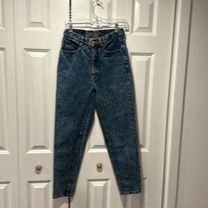 Jordache jeans with double bow details!! JUNIORS- size 11/12.